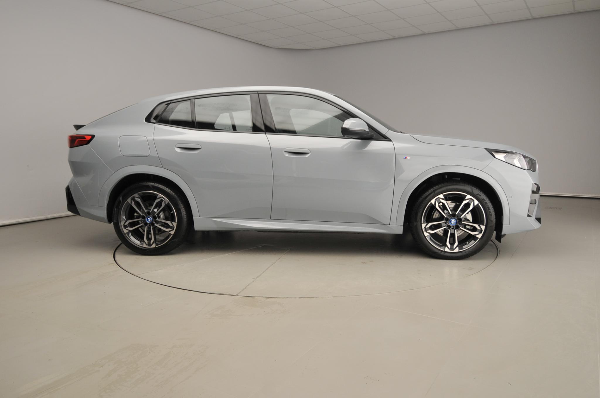 BMW iX2 eDrive20 - Afbeelding 4