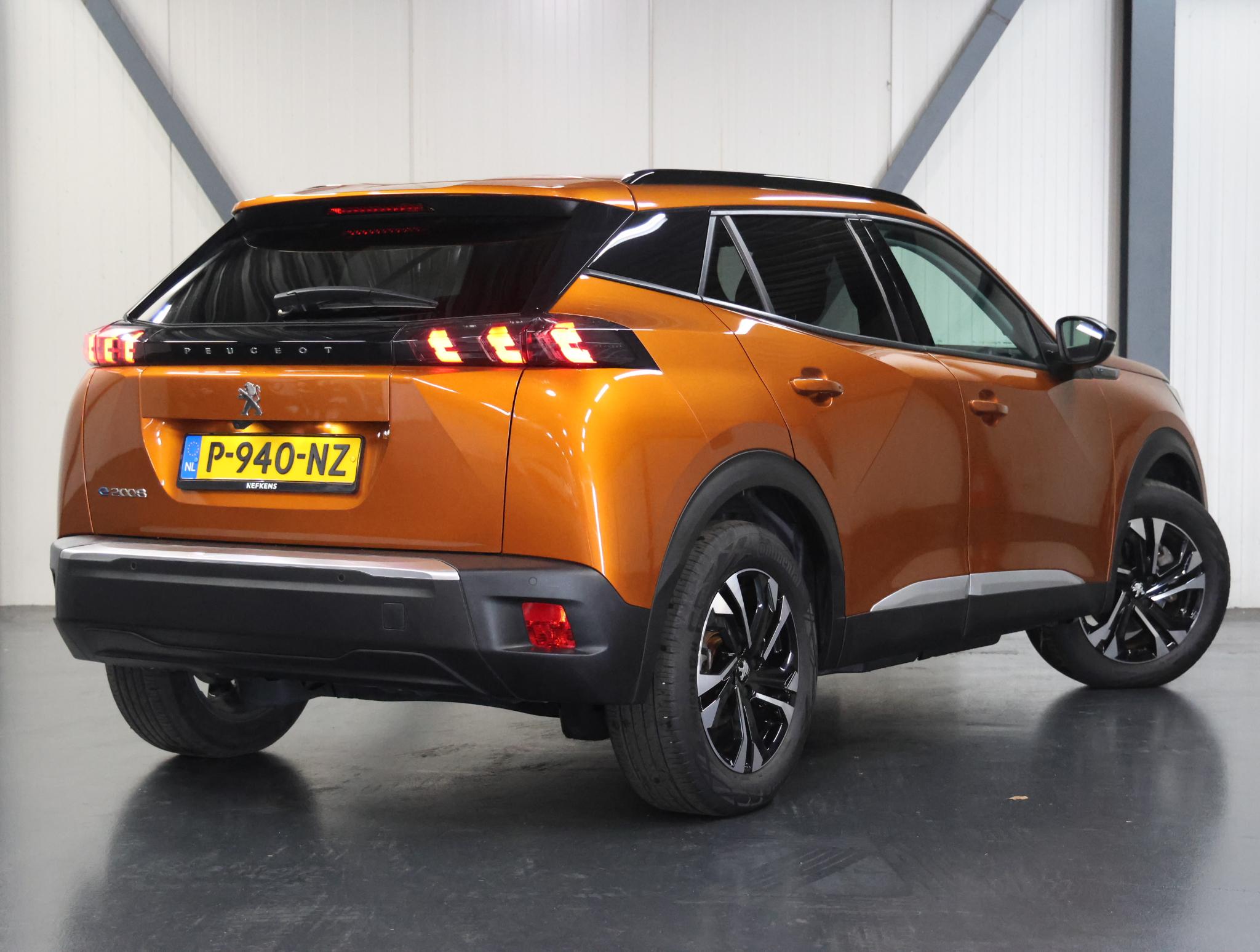Peugeot e-2008 Allure Pack 50kWh 136PK - Afbeelding 3