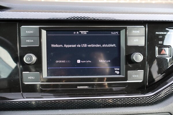 Apple Carplay/Android Auto Apple Carplay/Android Auto