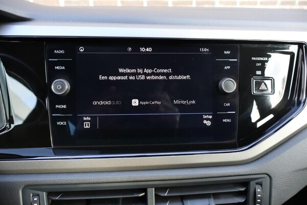 Apple Carplay/Android Auto Apple Carplay/Android Auto