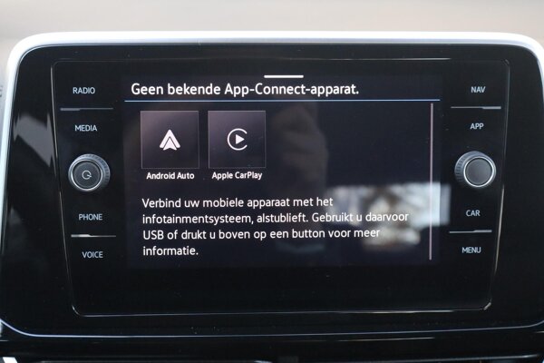 Apple Carplay/Android Auto Apple Carplay/Android Auto