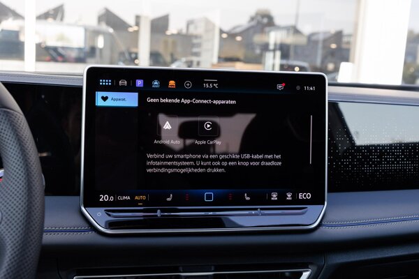 Apple Carplay/Android Auto Apple Carplay/Android Auto