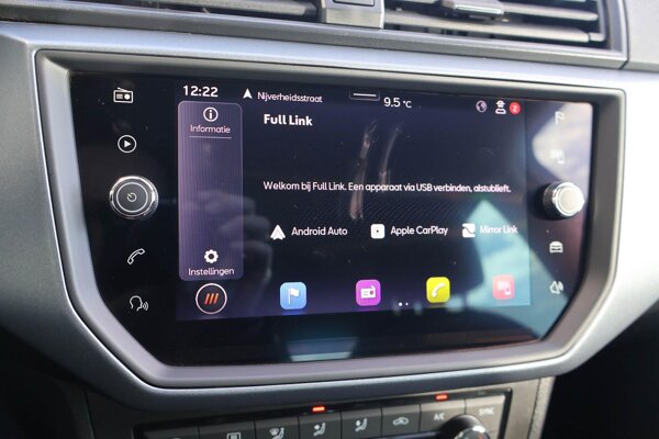 Apple Carplay/Android Auto Apple Carplay/Android Auto