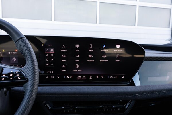 Apple Carplay/Android Auto Apple Carplay/Android Auto