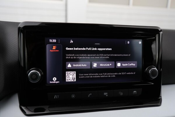 Apple Carplay/Android Auto Apple Carplay/Android Auto