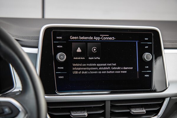 Apple Carplay/Android Auto Apple Carplay/Android Auto