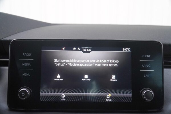 Apple Carplay/Android Auto Apple Carplay/Android Auto