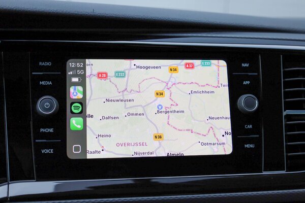 Apple Carplay/Android Auto Apple Carplay/Android Auto