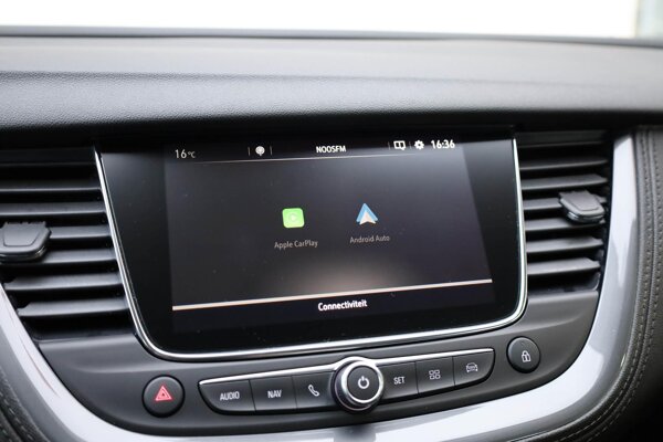 Apple Carplay/Android Auto Apple Carplay/Android Auto