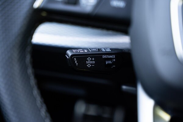 Adaptive cruise assist en emergency assist