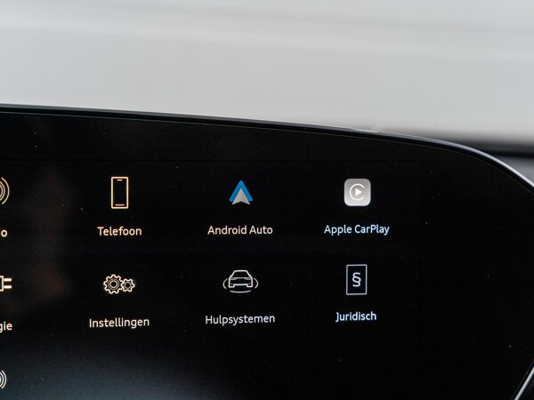 Apple Carplay/Android Auto Apple Carplay/Android Auto