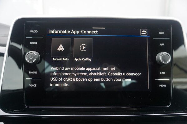 Apple Carplay/Android Auto Apple Carplay/Android Auto