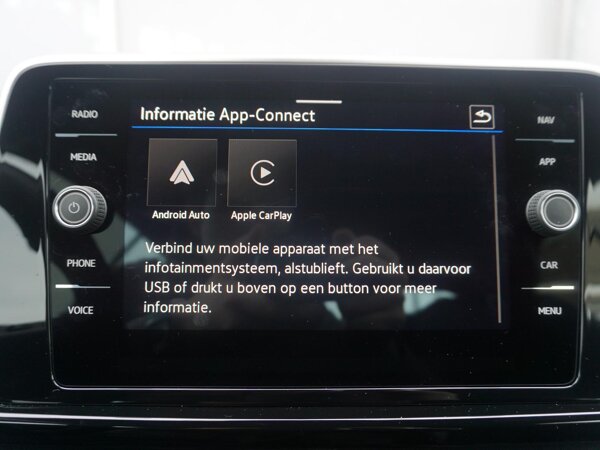 Apple Carplay/Android Auto Apple Carplay/Android Auto