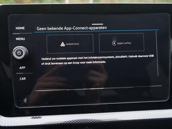 Apple Carplay/Android Auto Apple Carplay/Android Auto