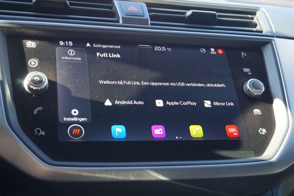 Apple Carplay/Android Auto Apple Carplay/Android Auto