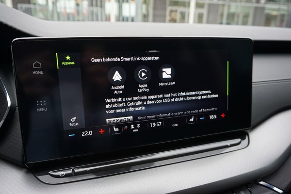 Apple Carplay/Android Auto Apple Carplay/Android Auto