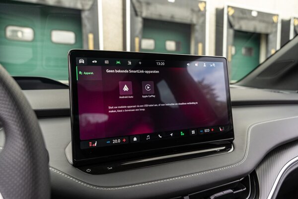 Apple Carplay/Android Auto Apple Carplay/Android Auto