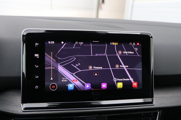 Apple Carplay/Android Auto Apple Carplay/Android Auto