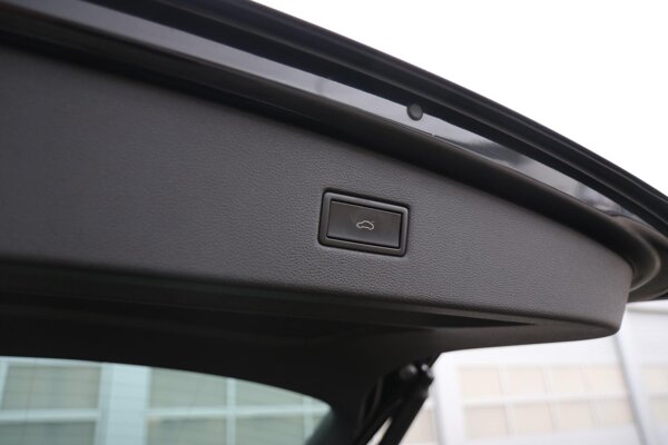 elektrisch bedienbare achterklep met sensorsturing elektrisch bedienbare achterklep met sensorsturing