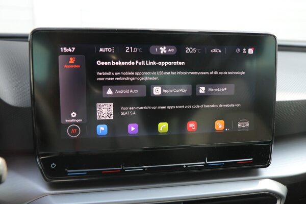 Apple Carplay/Android Auto Apple Carplay/Android Auto