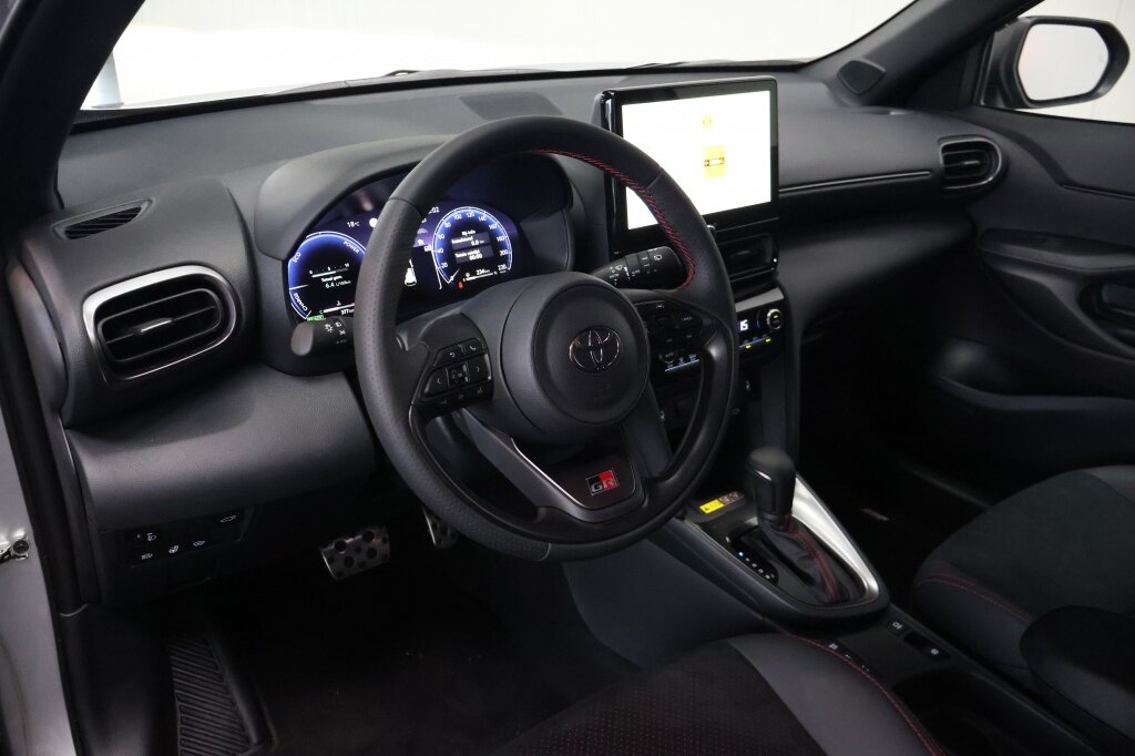 Toyota Yaris Cross 1.5 Hyb 130 GR Sport Automaat | Camera | Winter Pakket | Keyless - Afbeelding 3