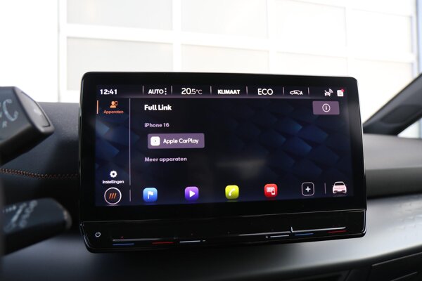 Apple Carplay/Android Auto Apple Carplay/Android Auto