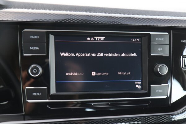 Apple Carplay/Android Auto Apple Carplay/Android Auto