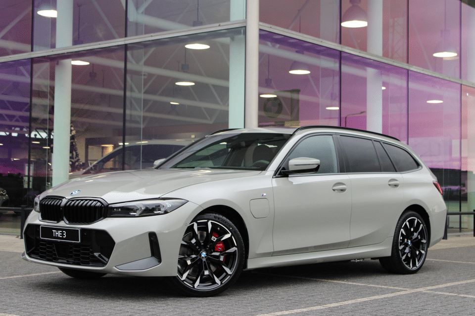 BMW 3 Serie Touring 330e High Executive M Sport Automaat - Afbeelding 1