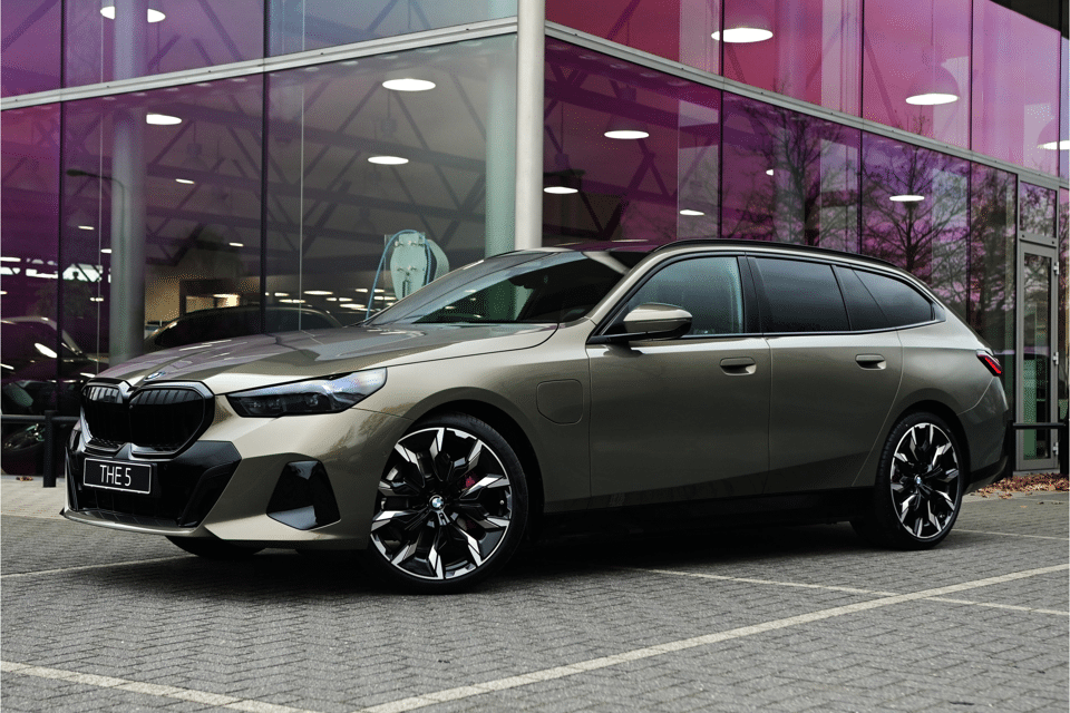 BMW 5 Serie Touring 530e M Sport Automaat - Afbeelding 1
