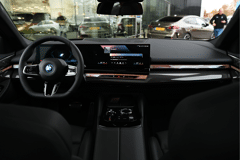 BMW 5 Serie Touring 530e M Sport Automaat - Afbeelding 3