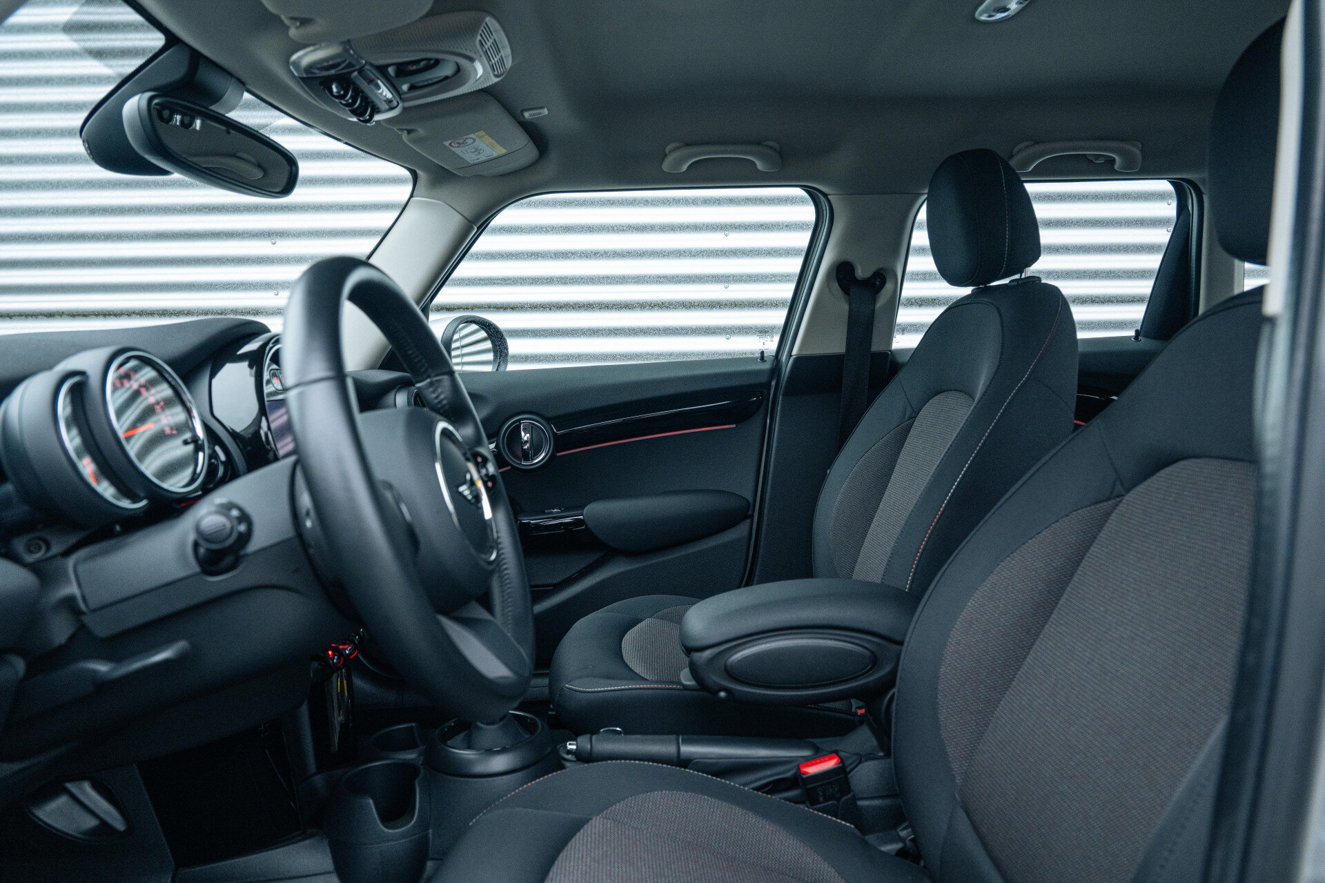 MINI Hatchback Cooper Classic Automaat - Afbeelding 4