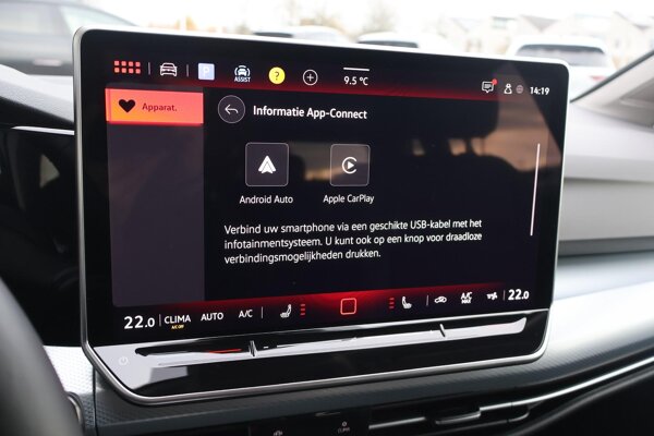 Apple Carplay/Android Auto Apple Carplay/Android Auto