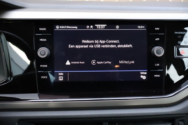 Apple Carplay/Android Auto Apple Carplay/Android Auto