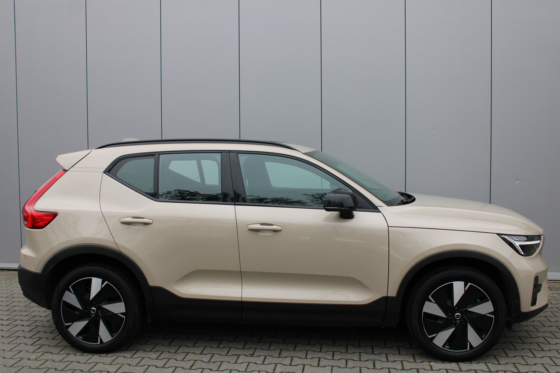 Volvo EX40 Extended Range Plus 82 kWh - Afbeelding 3