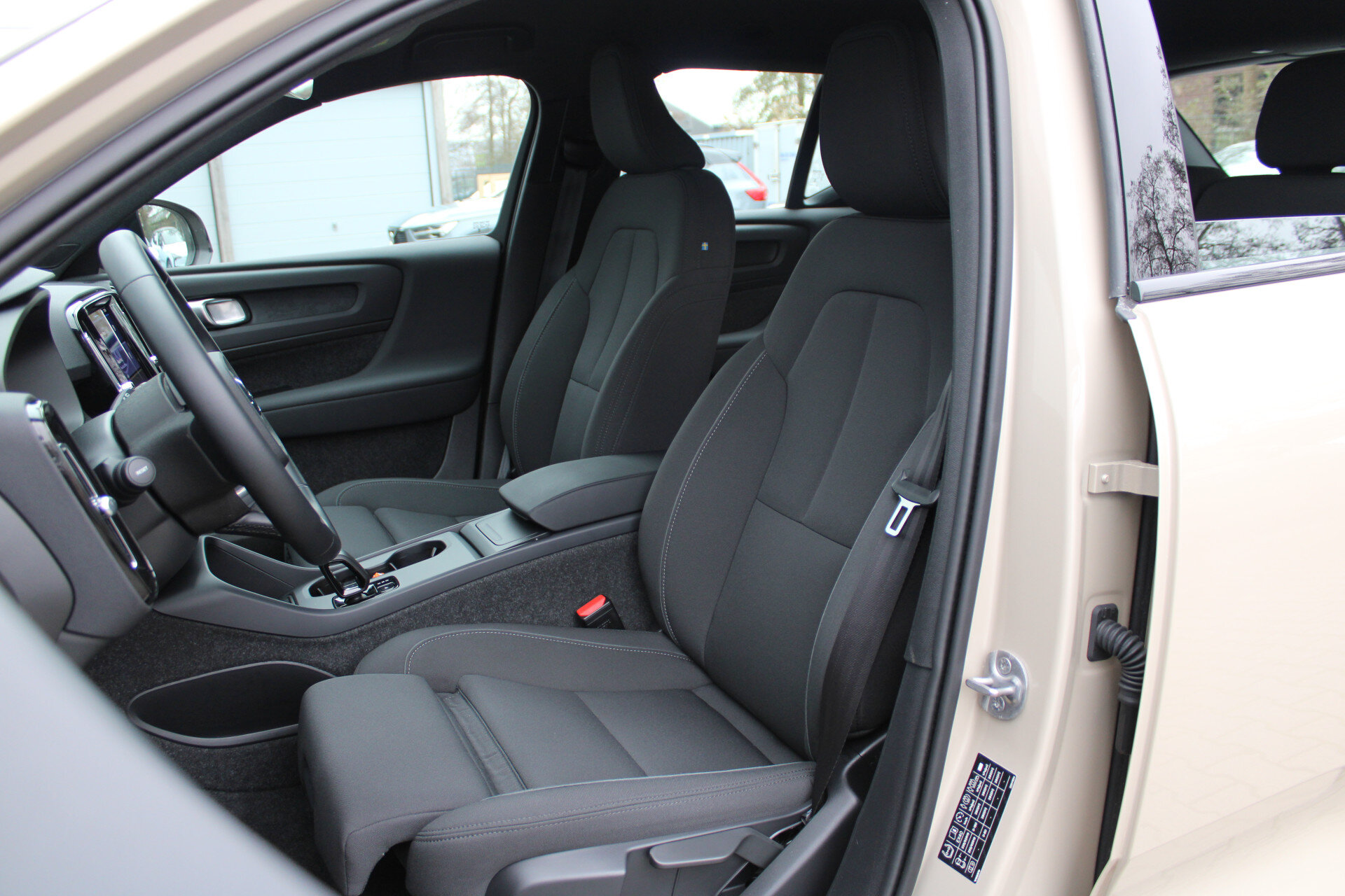 Volvo EX40 Extended Range Plus 82 kWh - Afbeelding 4