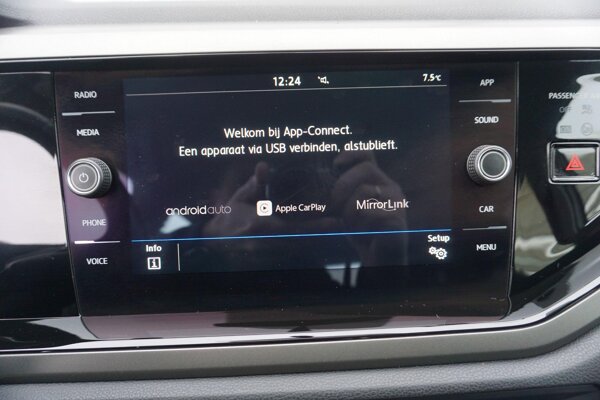 Apple CarPlay/Android Auto