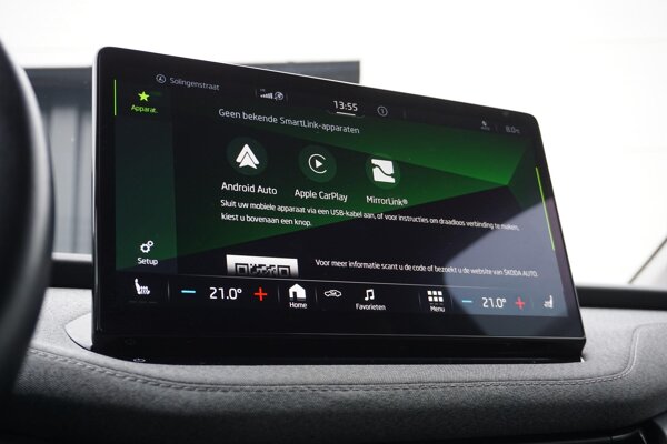 Apple Carplay/Android Auto Apple Carplay/Android Auto