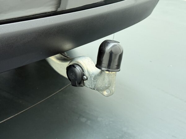 Trekhaak met elektrisch wegklapbare kogel