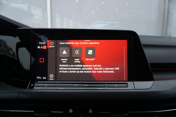 Apple Carplay/Android Auto Apple Carplay/Android Auto