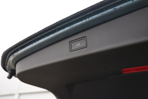 elektrisch bedienbare achterklep met sensorsturing elektrisch bedienbare achterklep met sensorsturing