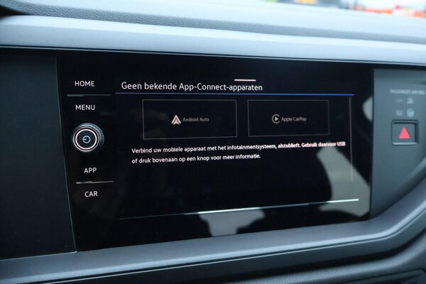 Apple Carplay/Android Auto Apple Carplay/Android Auto