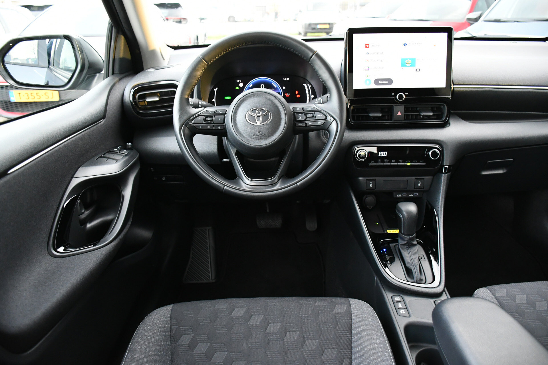 Toyota Yaris 1.5 Hybrid 115 Dynamic Automaat 116pk - Afbeelding 2