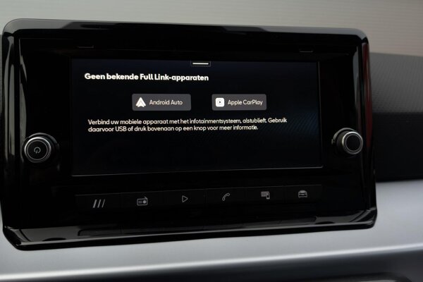 Apple Carplay/Android Auto Apple Carplay/Android Auto