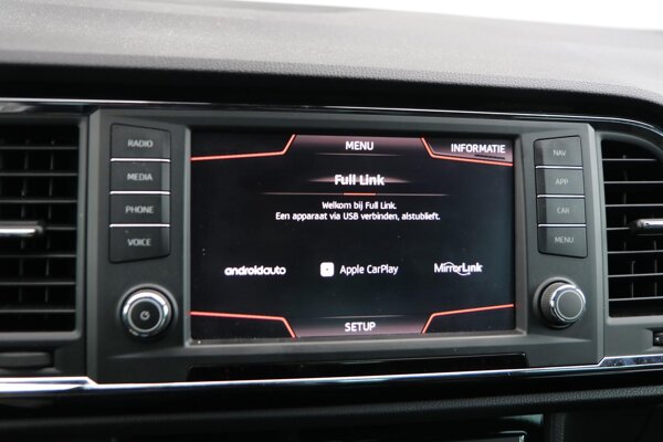 Apple Carplay/Android Auto Apple Carplay/Android Auto