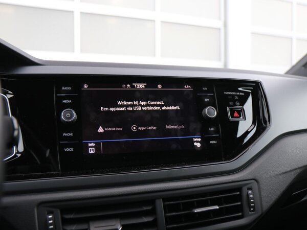 Apple Carplay/Android Auto Apple Carplay/Android Auto