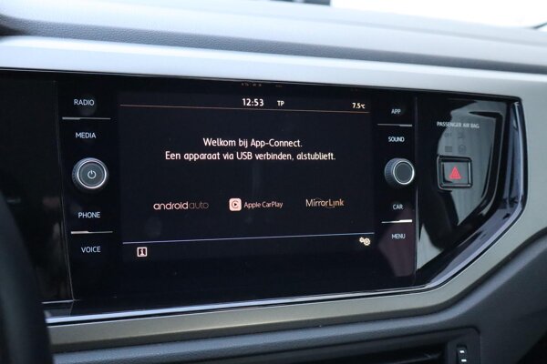 Apple Carplay/Android Auto Apple Carplay/Android Auto