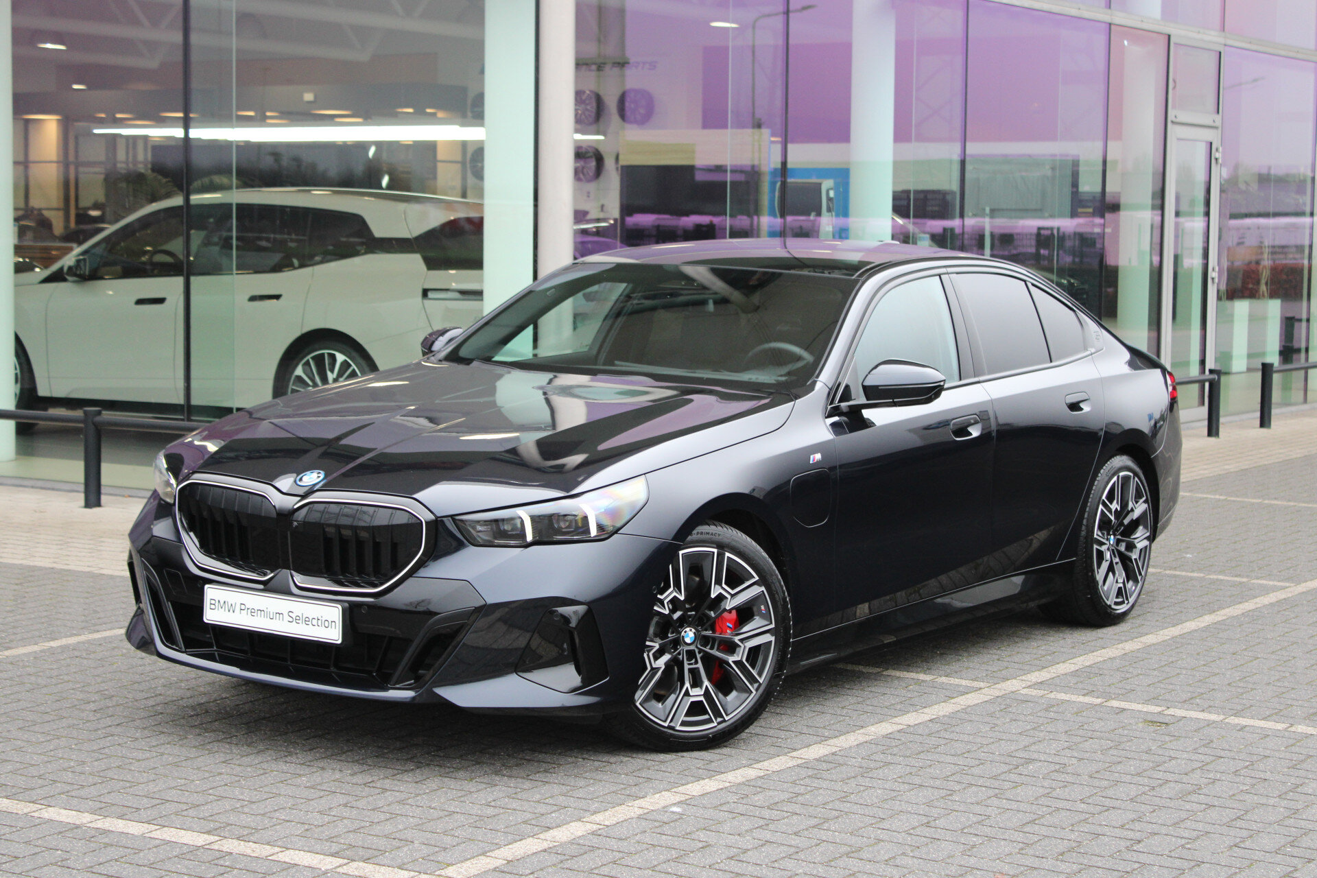 BMW 5 Serie 550e xDrive M Sport Automaat - Afbeelding 3