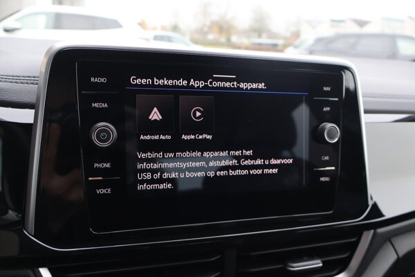 Apple Carplay/Android Auto Apple Carplay/Android Auto