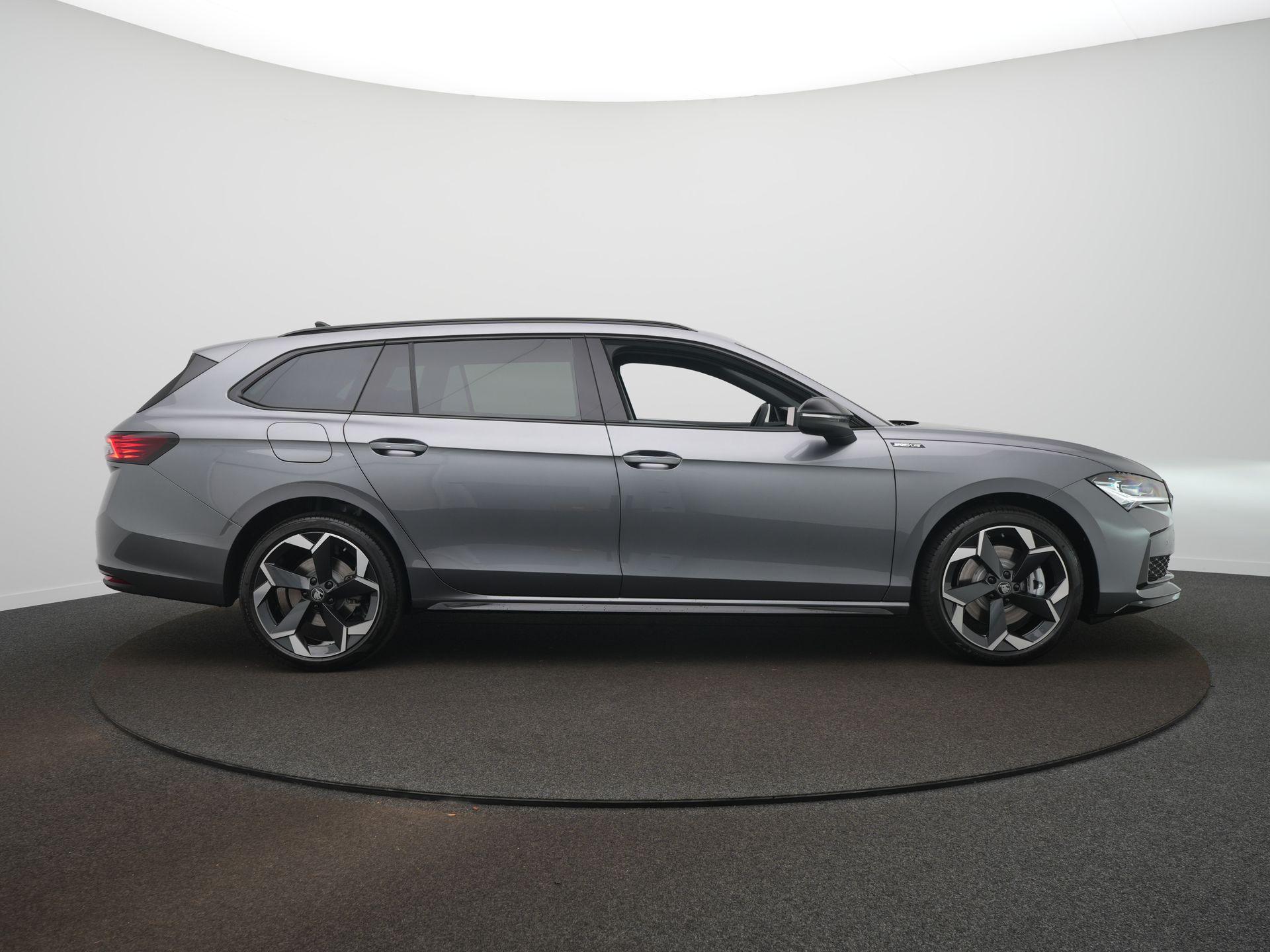 Skoda Superb Combi Sportline Business 1.5 TSI PHEV 150 kW / 204 PK Co - Afbeelding 4