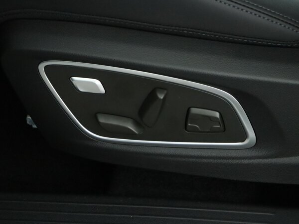 6-voudig elektrisch verstelbare bestuurdersstoel met geheugen- en massagefunctie en lendensteunverstelling 6-voudig elektrisch verstelbare bestuurdersstoel met geheugen- en massagefunctie en lendensteunverstelling